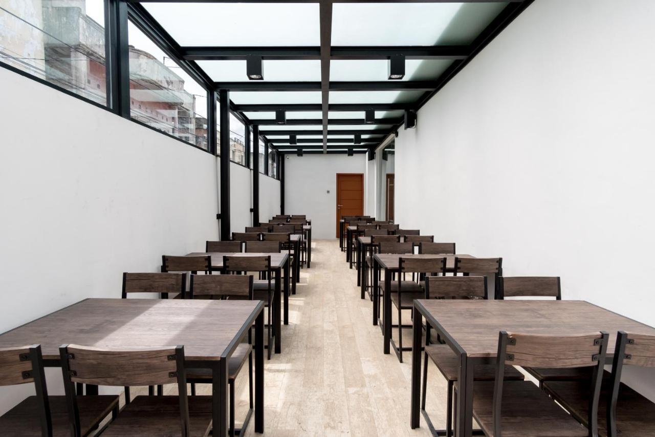 Reddoorz Premium Near Centre Point Mall Medan Exteriör bild
