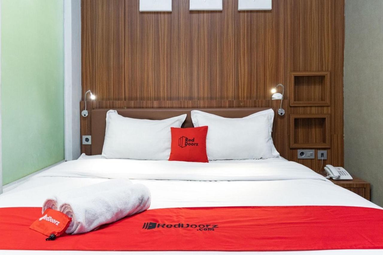 Reddoorz Premium Near Centre Point Mall Medan Exteriör bild