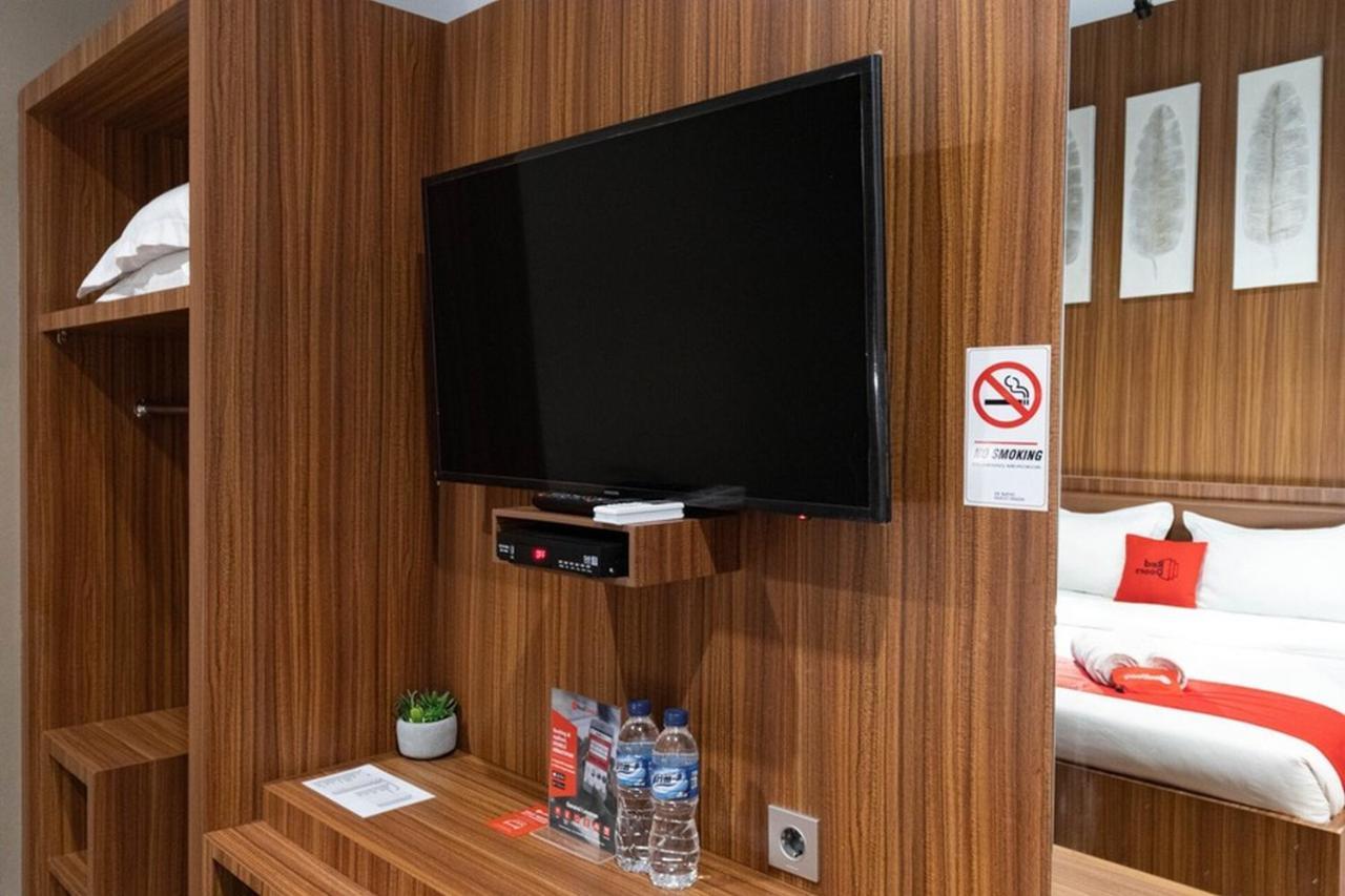 Reddoorz Premium Near Centre Point Mall Medan Exteriör bild