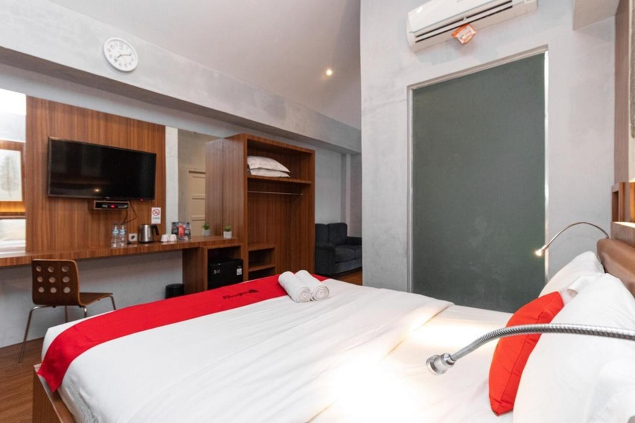 Reddoorz Premium Near Centre Point Mall Medan Exteriör bild