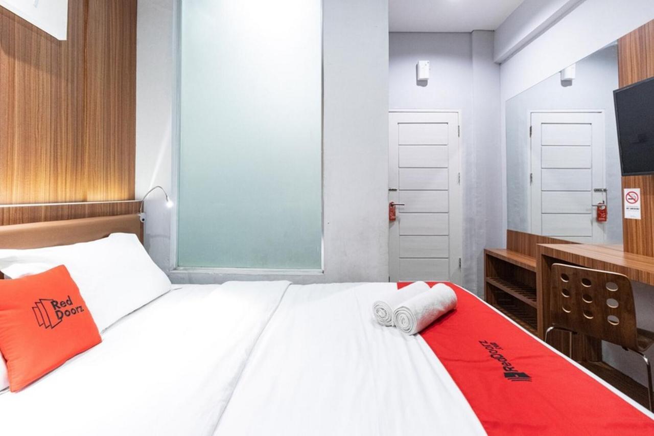 Reddoorz Premium Near Centre Point Mall Medan Exteriör bild