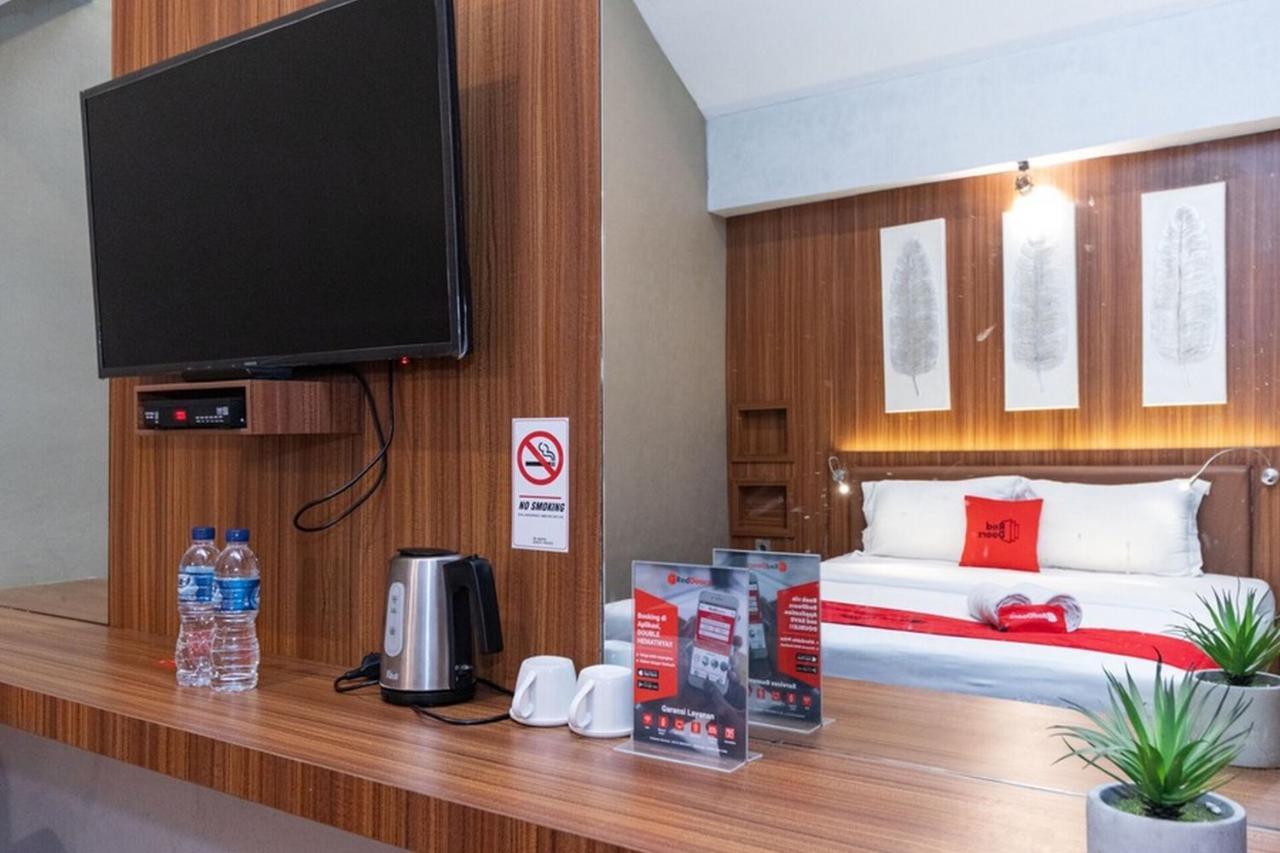 Reddoorz Premium Near Centre Point Mall Medan Exteriör bild