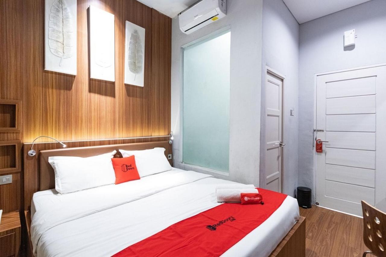 Reddoorz Premium Near Centre Point Mall Medan Exteriör bild